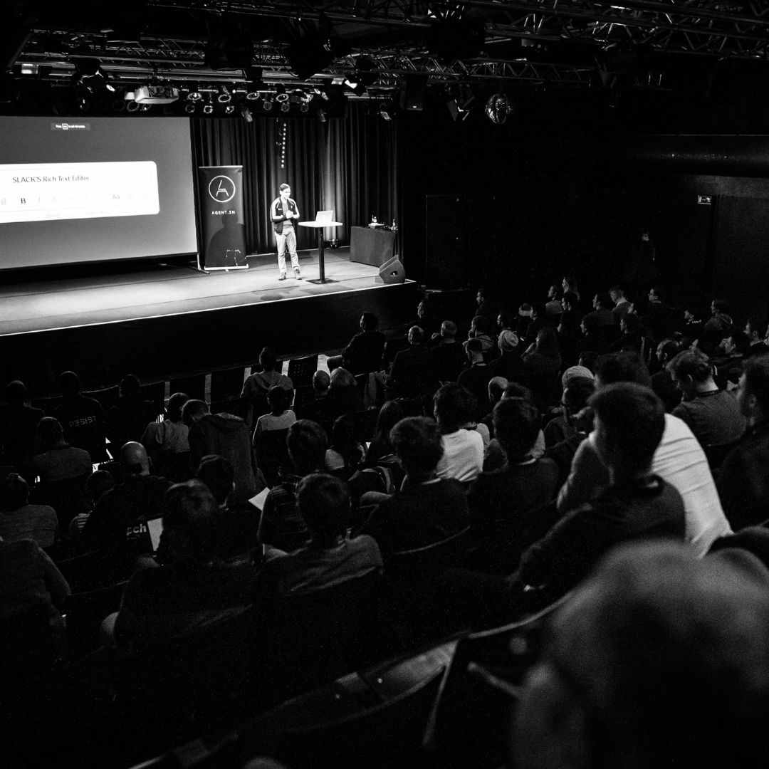 AgentConf's tweet image. Ready to learn about the latest and greatest in #Angular Frameworks from the one and only @simona_cotin 🚀 #StateOfAngular + Take your debugging skills to the next level with @jecfish and beyond console.log() 🔍 #ChromeDebugging"
+ Master debugging with sourcemaps with @bmeurer