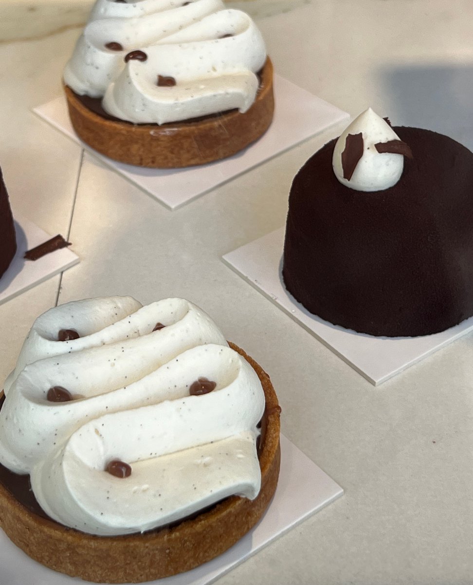 carablack's tweet photo. #somewhereinparis #wonderlustparis #frenchvibes #cheesecake #bakery #sweettooth #dessert #cupcakes #desserts #chocolate #cake #baking #macarons #sweets #cookies #pastry #cakes #cupcake #chocolatelover #cakecakecake #bakerylife #frenchtoast #patisserie #pastrylove #frenchfood https://t.co/nMFNe0fnq0