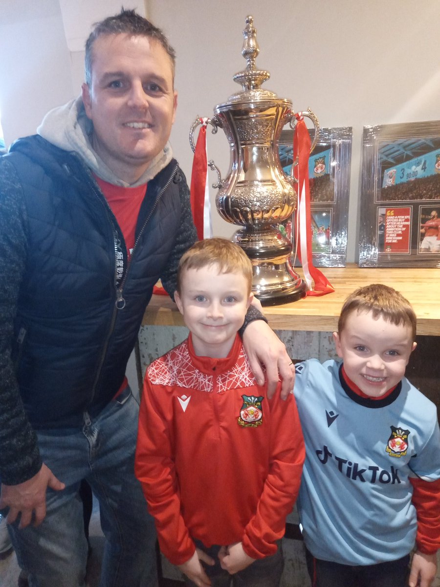 tcjon19's tweet image. When I go to work tomorrow and they ask 'you do much weekend'?? #FootballFootballFootball