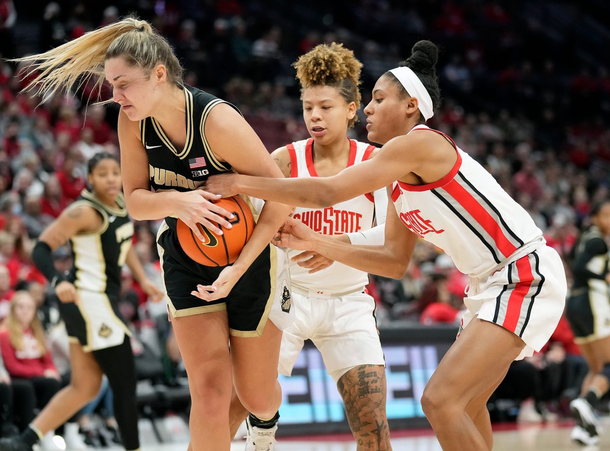#Purdue women's basketball knocks off No. 2 Ohio State 73-65 in Columbus. It was the first win over a top five team on the road in program history.
purdue.rivals.com/news/women-s-b…