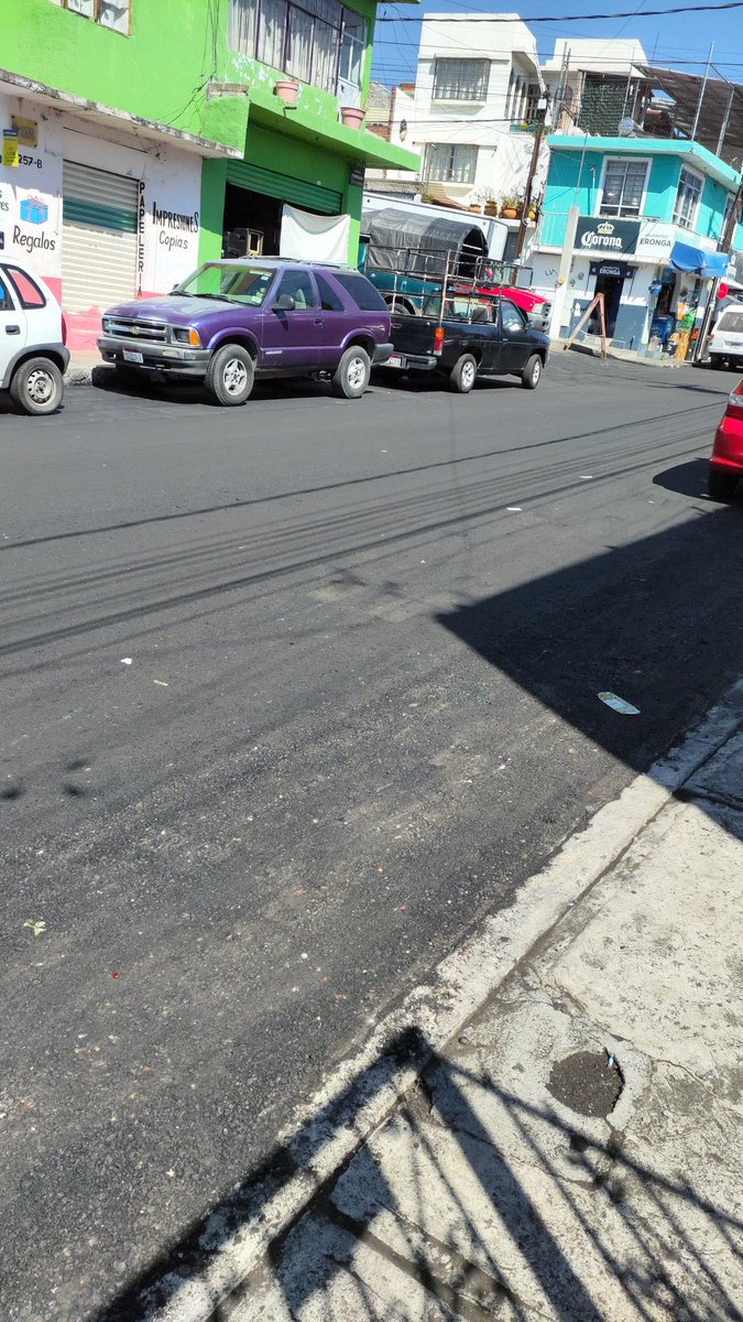 omar_nus's tweet photo. @AlfonsoMtz_Mx @MoreliaGob los trabajos de rehabilitación vial de poncho son aún peores que los de morón, las calles quedaron más altas que las banquetas y el materia es deficiente, desastre en lluvias garantizado https://t.co/a1hC65SMkF