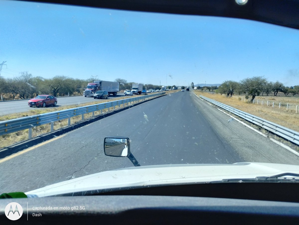 2 excesos de dimensiones tapando los dos carriles, esto de Salamanca a Celaya por la pista km 57 y avanzando.  <a href="/EstafetaRastreo/">Estafeta Rastreo Satelital</a> @Titanes57Ofic <a href="/Thermokineros/">Thermokineros De ❤ corazón Oficial</a> <a href="/Kikooman83/">KIKOMAN</a> <a href="/LaDeTrafico/">Mayte Cabrera</a> <a href="/GalyRous/">Galy Rous</a> <a href="/RousCarrillo6/">Rouss💖😉🌻🍸🎶🚛💨✌</a> <a href="/66Medinapaty/">Paty Medina</a> <a href="/ClaudiaMarizaL2/">Mariza Lopez 10-28 LA CHAPARRITA</a>  <a href="/CemsDe/">MONITOREO CASTORES</a> <a href="/DeltaMonitoreo/">Monitoreo AUTOTRANSPORTES DELTA</a> <a href="/ckosmo2360/">Arturo Villafuerte</a>