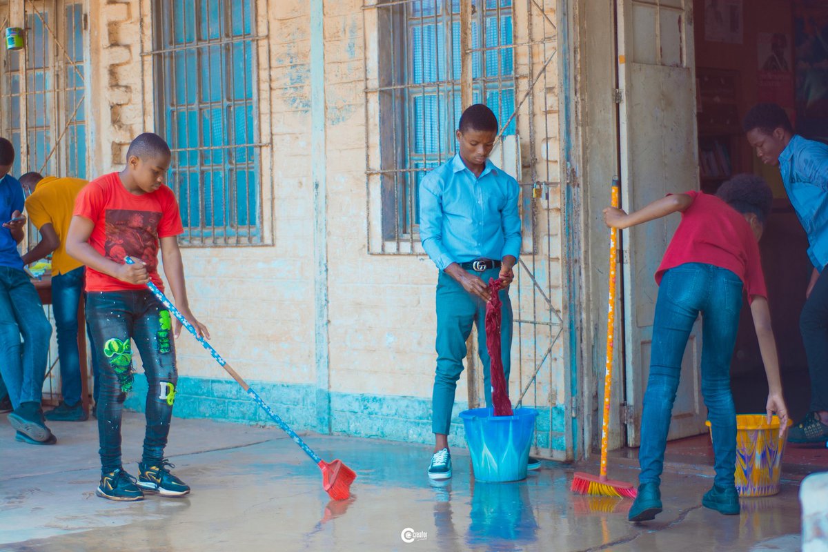 lusala_esther's tweet image. Samedi 28/1, la communauté u-report Mbanza-Ngungu a organisée une journée de nettoyage de la bibliothèque de l'alliance française et à participer au recensement et à l'enregistrement des livres sur une app que les jeunes ont créer afin de numériser la bibliothèque.
@ureport_rdc