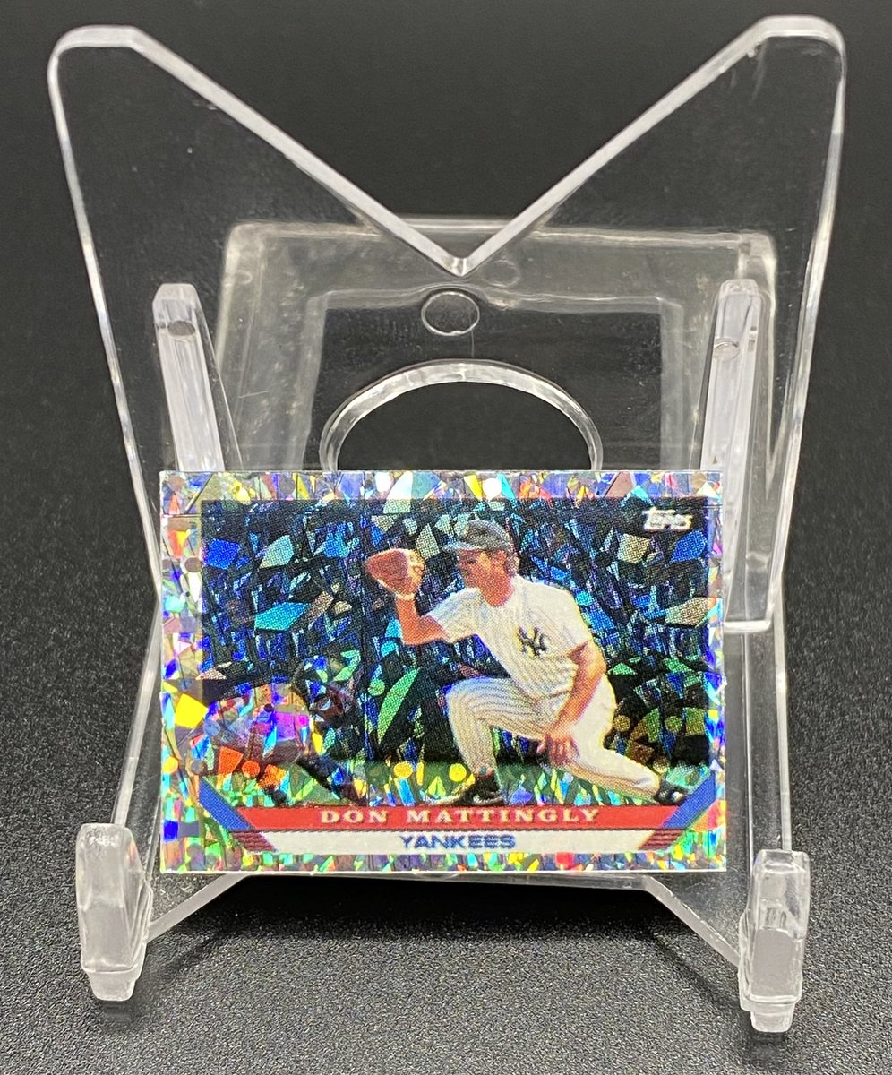 leefcards's tweet photo. I haven’t posted a #mailday in awhile, thank you @1Cash28 for this hilariously small Don Mattingly card I didn’t realize I needed! https://t.co/rEIsOyjLFQ