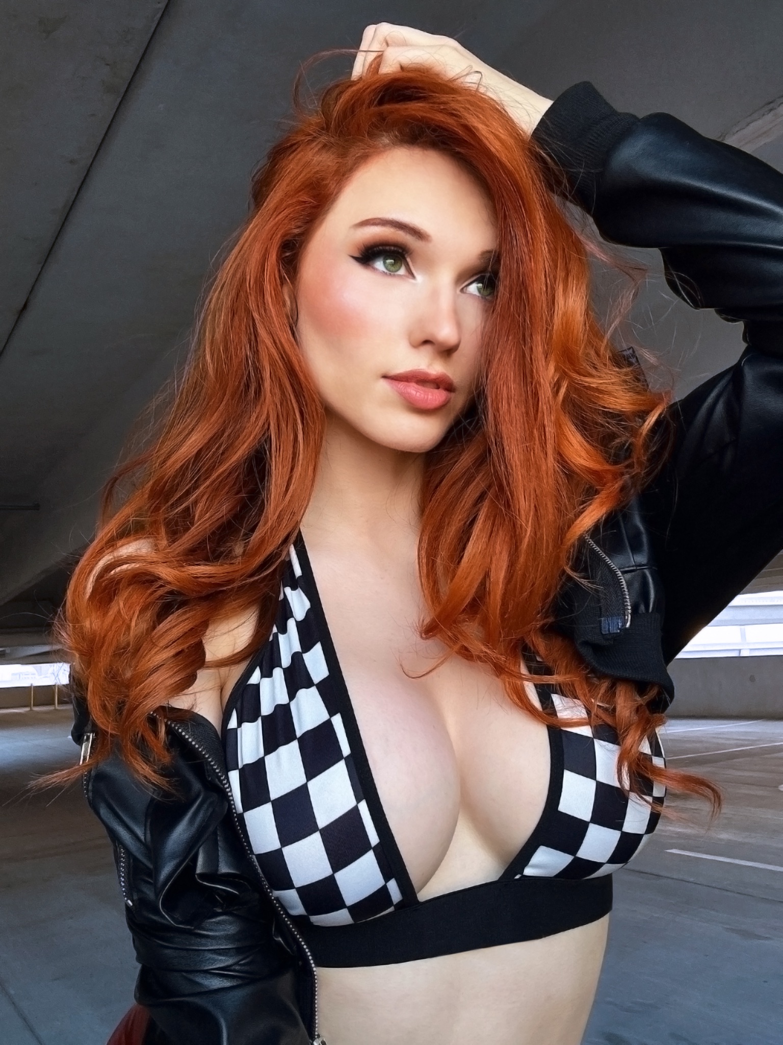 amouranth-on-twitter-me-or-the-playstation-2-https-t-co-piripecsri