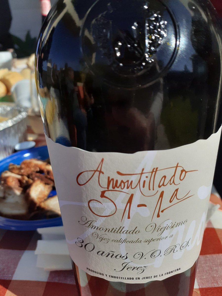 mencitajerez's tweet photo. La grandeza de #Jerez #Domecq #amontillao #vors #bbq #friends https://t.co/UdaXXucw6W