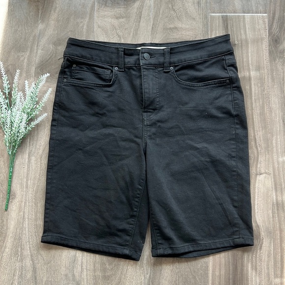 DeeGirdler's tweet photo. So good I had to share! Check out all the items I'm loving on @Poshmarkapp from @TheBandTeeShop @miathebeast #poshmark #fashion #style #shopmycloset #nike #custommade #denverhayes: https://t.co/nIPzTgRPi0 https://t.co/Ua350BoY0R