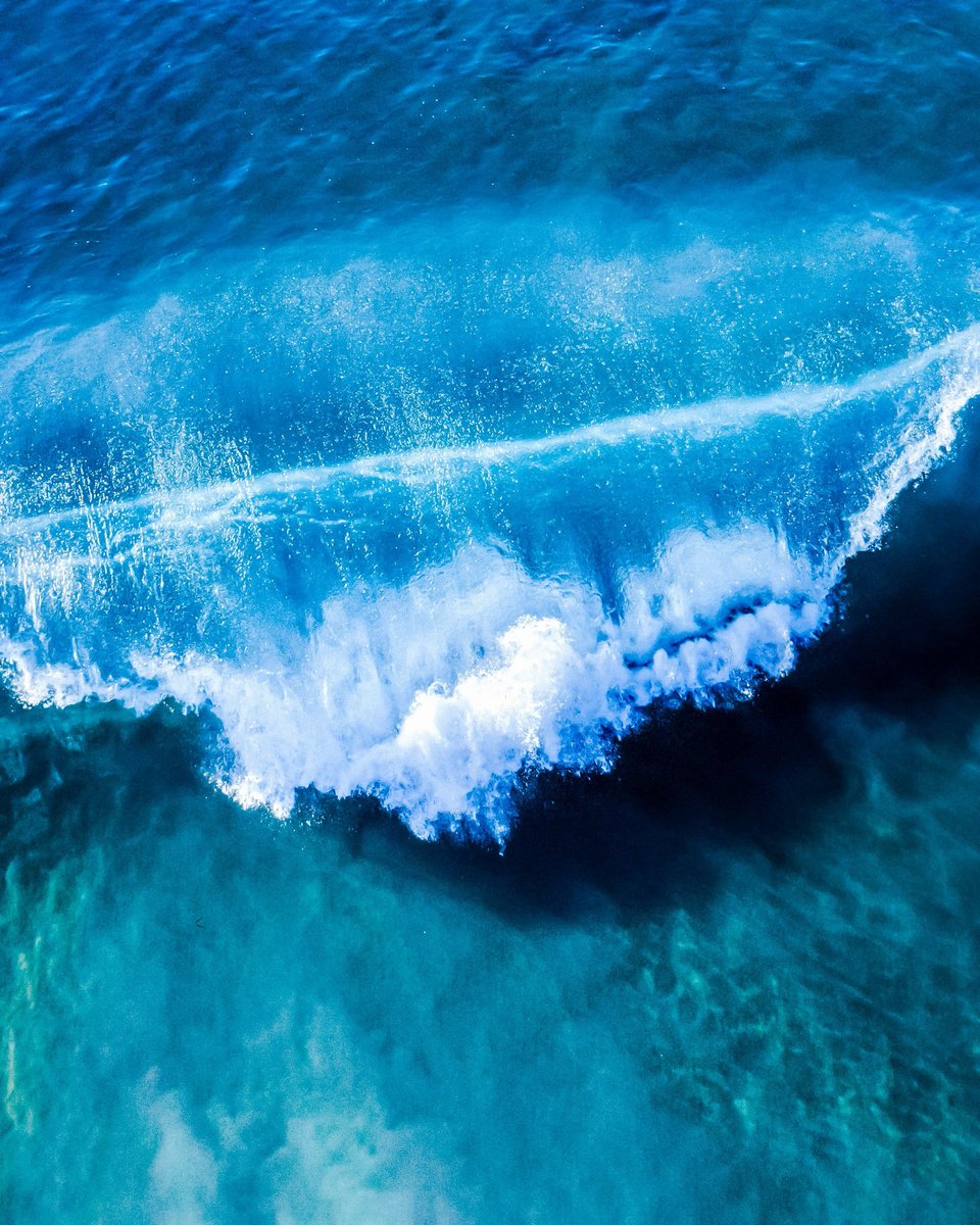 SaltwatrVisuals's tweet photo. Gazing down on the empty hues of blues and white ⚓️ https://t.co/AKKBPVUQTv