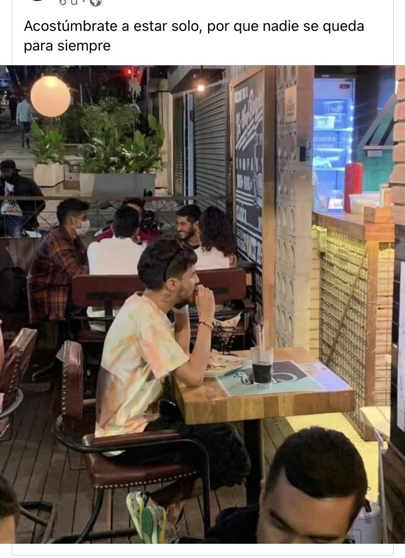 Si alguno de ustedes les da hambre y están solos, pidan la comida para llevar o se volverán un meme de por vida como yo.