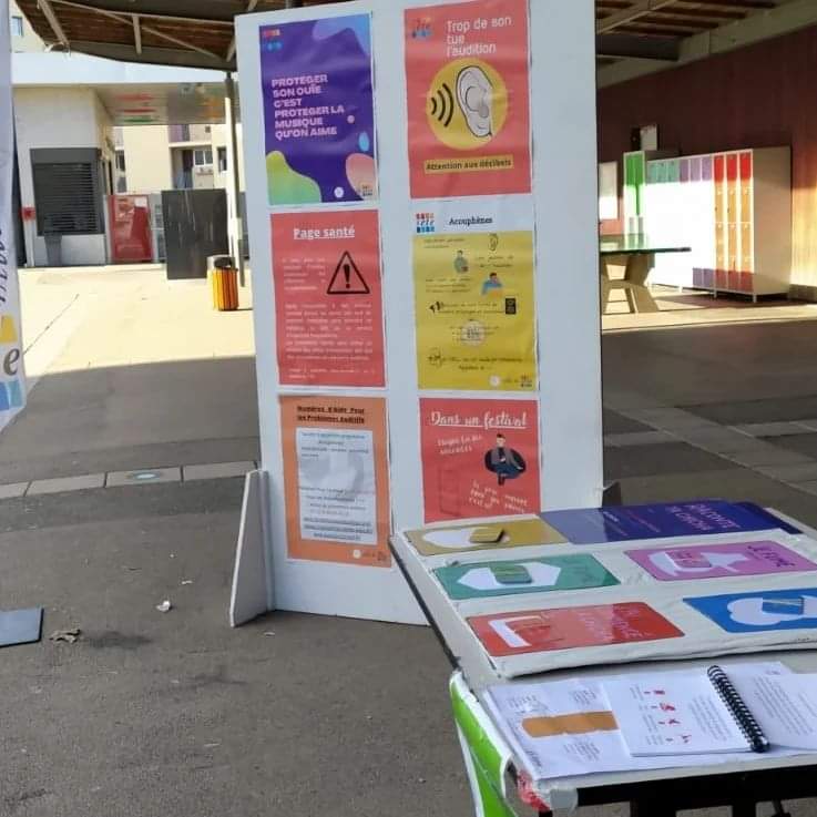 CDG_Sete's tweet photo. Dans le cadre du programme du CESC, les ambassadeurs sanitaires de la ville de Sète intervienent dans l'établissement. Une information sur les conduites à risques au plus près des élèves conduite par une équipe dynamique !
@ville_de_sete
@34Dsden https://t.co/oM8lW6xIDG
