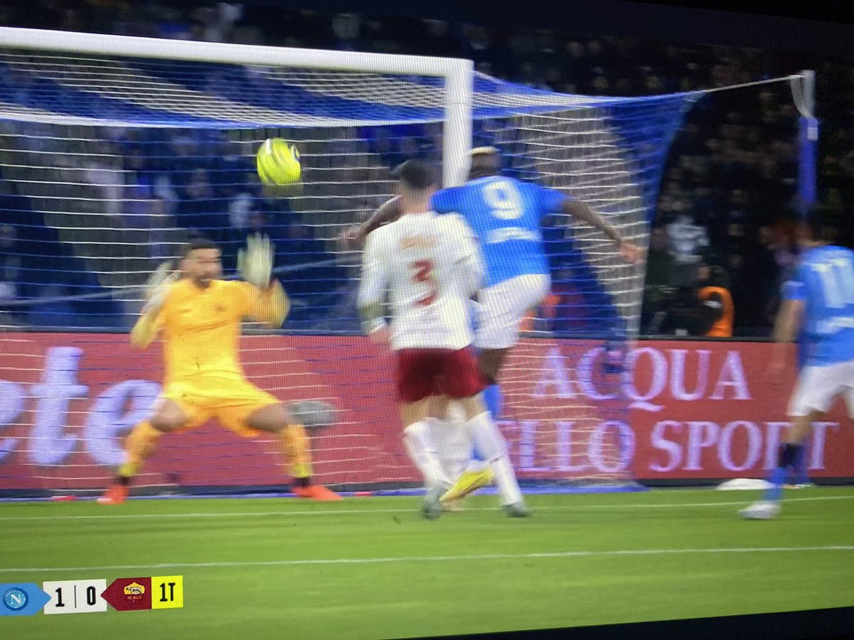Petto, coscia, destro
Poi la folgore
#Osimhen
#NapoliRoma