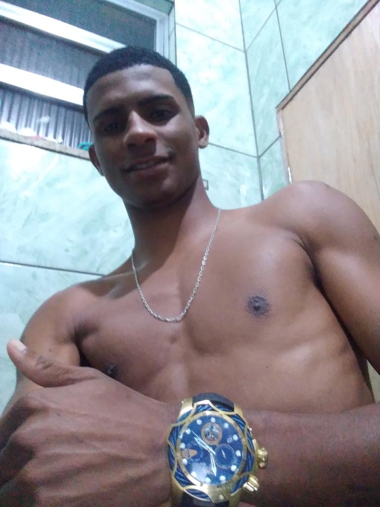 Pode ter muita gente torcendo contra a sua vida, mas quando Deus decide abençoar, nem o diabo impede...😍😍🤔