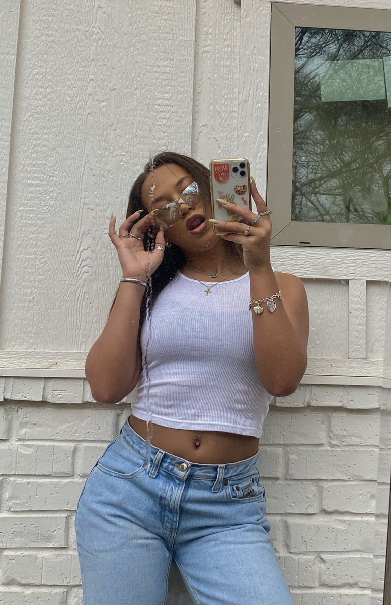 jaidenthompsonn's tweet photo. cool girl https://t.co/uCzl6hqOss