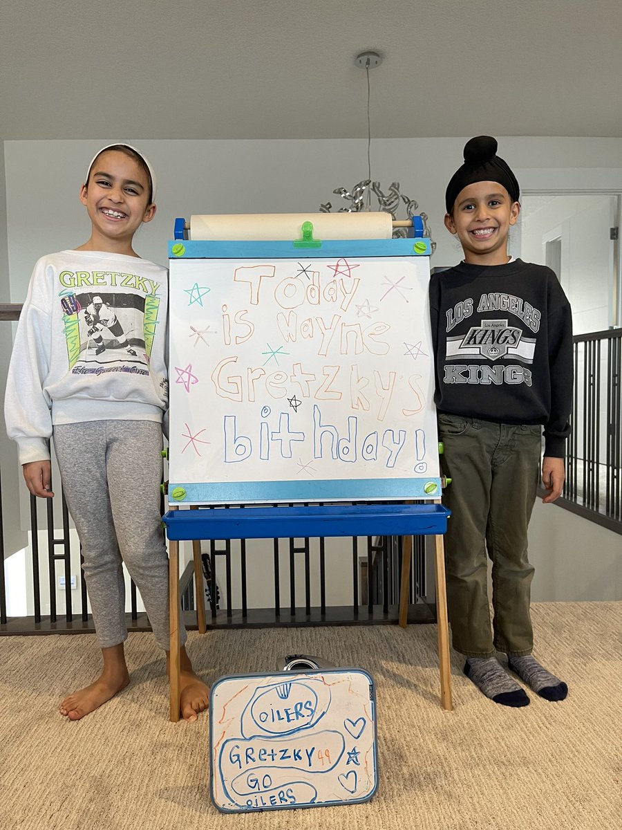 IceSinghHNIC's tweet photo. Earlier this week, the kids kept the tradition alive! If you’ve read #OneGameAtATimeBook you might remember my own childhood Gretzky birthday celebrations in a chapter called ‘Wayne’s World’.
Thanks @WayneGretzky for inspiring us to love the game! 🙏🏽
#TheGreatOne #99 https://t.co/AYGgeax49m
