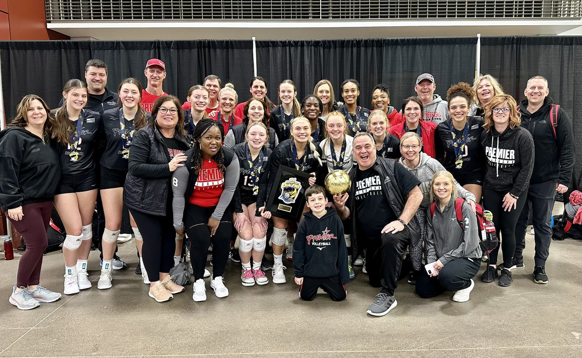 🏆🥇🏆
18 OPEN Northern Lights CHAMPS!!

Premier Nebraska 18 Gold goes 8-0 to win NLQ and double qualify for Nationals! 

#ChampionshipBehavior | #ONEunit