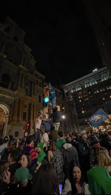 Leave it to #philly to fuck shit up, LFG #EAGLES #SuperBowlLVII  🦅🦅🦅 https://t.co/A4YdT7FIeb https://t<a href="/tag/philly"class="tags">#philly</a><a href="/tag/eagles"class="tags">#EAGLES</a><a href="/tag/superbowllvii"class="tags"><span>#superbowllvii</span></a>