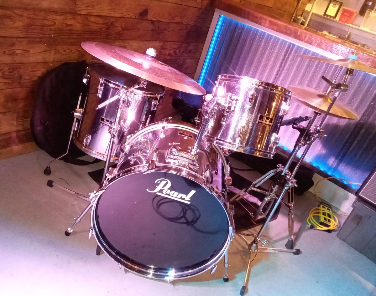 DPattersonMusic's tweet photo. Fun gig last night in Richmond, TX.
#drummer #giglife #workingdrummer @SalyersPerc @remopercussion @CYMPAD_USA @ImpCymbals @CANOPUSDrumsUSA @PearlDrumCorp #motionprodrumthrones #thedrumwallet #dannypattersonmusic https://t.co/f4t8ERHDFc
