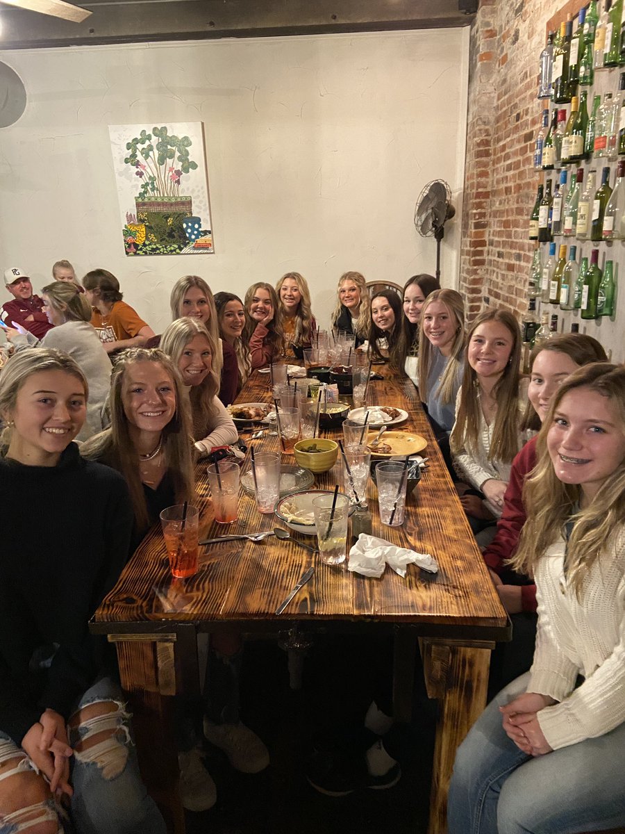 GibSouthernWBB's tweet image. It’s hard to believe we had our sectional dinner tonight! We’re super excited to start the state tourney this week. Thanks to R’z in Fort Branch for hosting us with some awesome food! #gswbb #sectionalweek