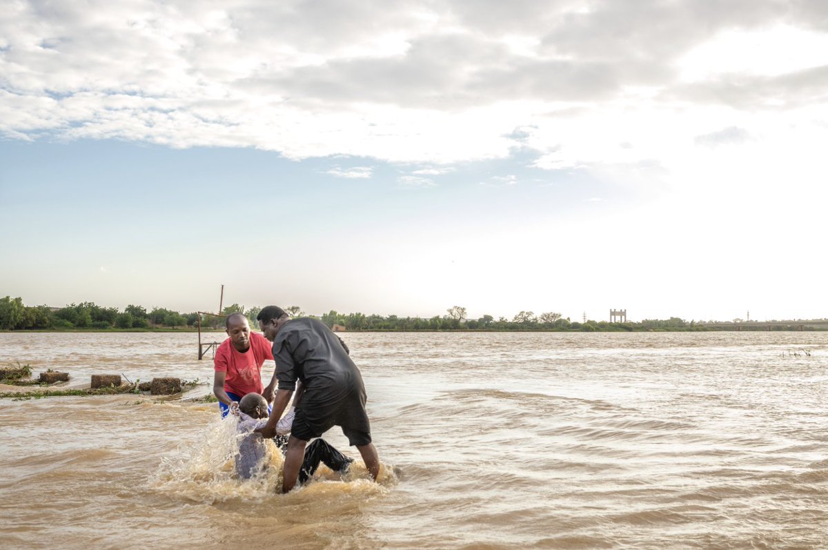 VOM_USA's tweet image. Though Islamic extremists attack Christians with increasing frequency in Niger, Christ's followers boldly obey his commands to proclaim the gospel and baptize new believers. Pray for the church in Niger.