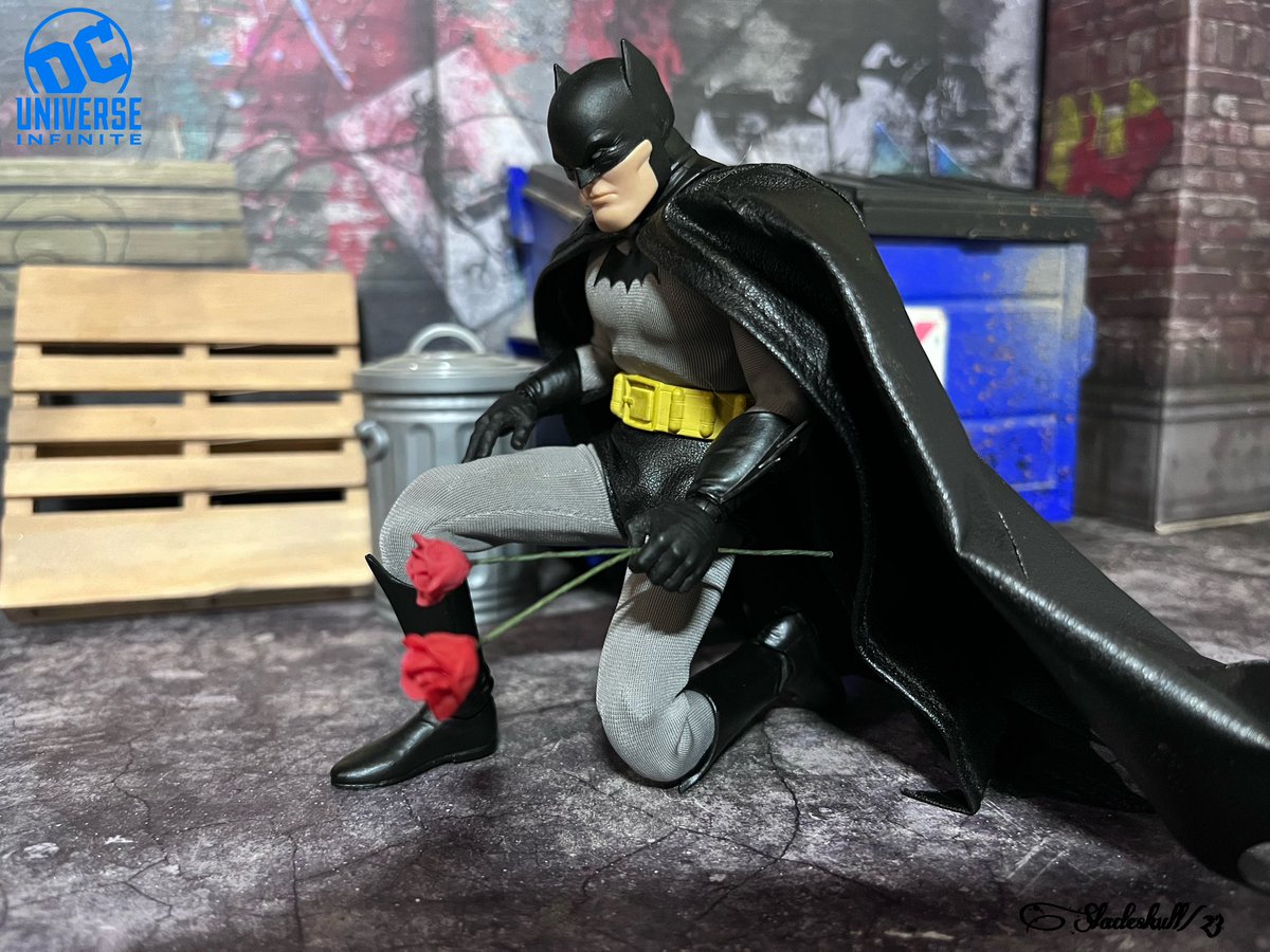 PrestonSlade76's tweet photo. Never forget #ActionFigure #actionfigurephotograhpy #articulatedcomicbookart #BATMAN #Batman #DCCOMICS #dccomics #DCU #dcuniverse #extremesets #mezco #mezcoone12collective #toyphotography https://t.co/tgDgx4BWrw