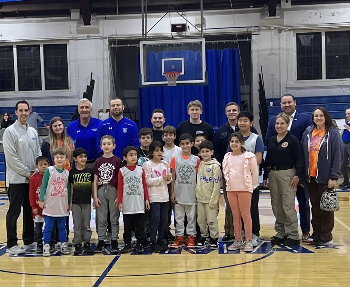 NassauCountyPAL's tweet photo. The United States Merchant Marine Academy welcomed the Great Neck PAL for an appreciation night during the men’s basketball contest. The event led by USMMA athletic director Kris Schnatz and USMMA SAAC advisor Lou Bernardi along with the Great Neck PAL leadership. https://t.co/iIys7l04iw