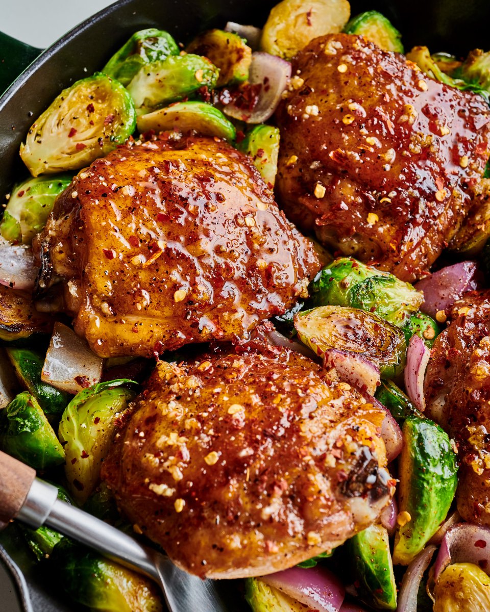 thekitchn's tweet photo. Hot honey garlic skillet chicken is the best thing you'll cook all week: https://t.co/cyKf81Kv52 https://t.co/IXerChFnvq