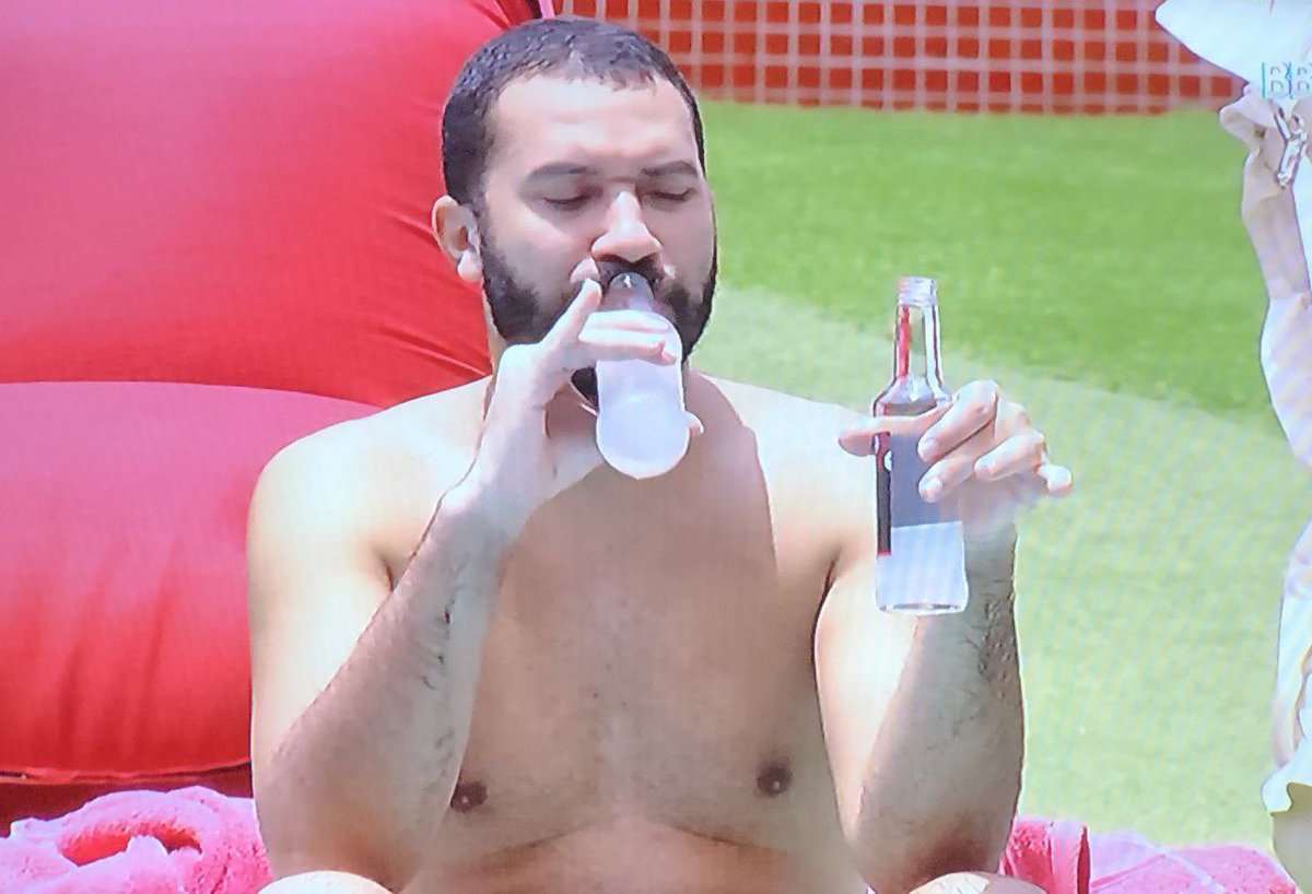 eu no domingo comemorando o grammy do harry