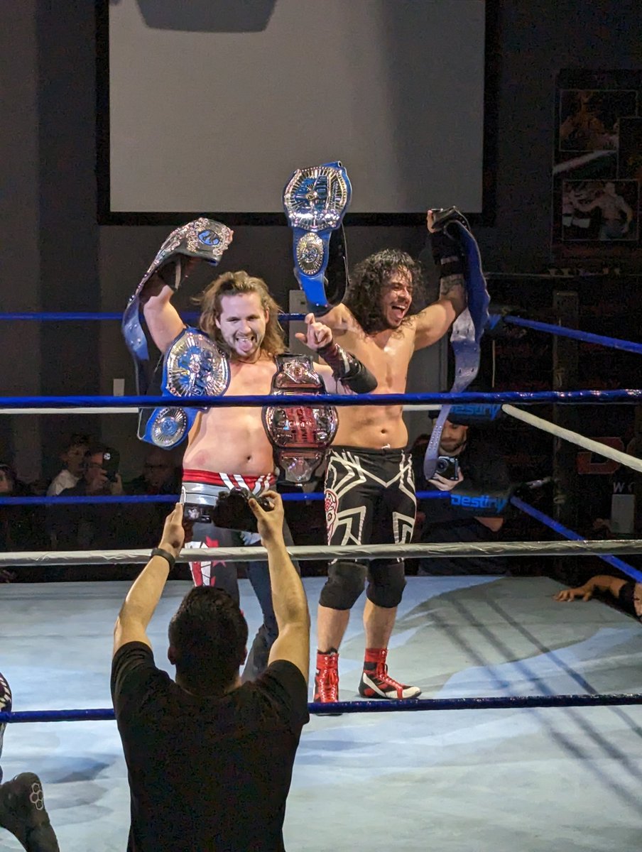 _alwaysrach_'s tweet photo. @VaughnVertigo  @FuerzaLives  @DestinyWrestle  awesome way to end the weekend. https://t.co/20UtCHJ6ZR