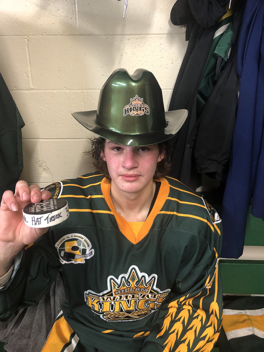 Wheaties WIN !! 3-2 over the <a href="/WWBisons/">Wainwright Bisons</a> !!  Player of the game with the HATTY !!  #7 Gagnon !!  #w #kwk.