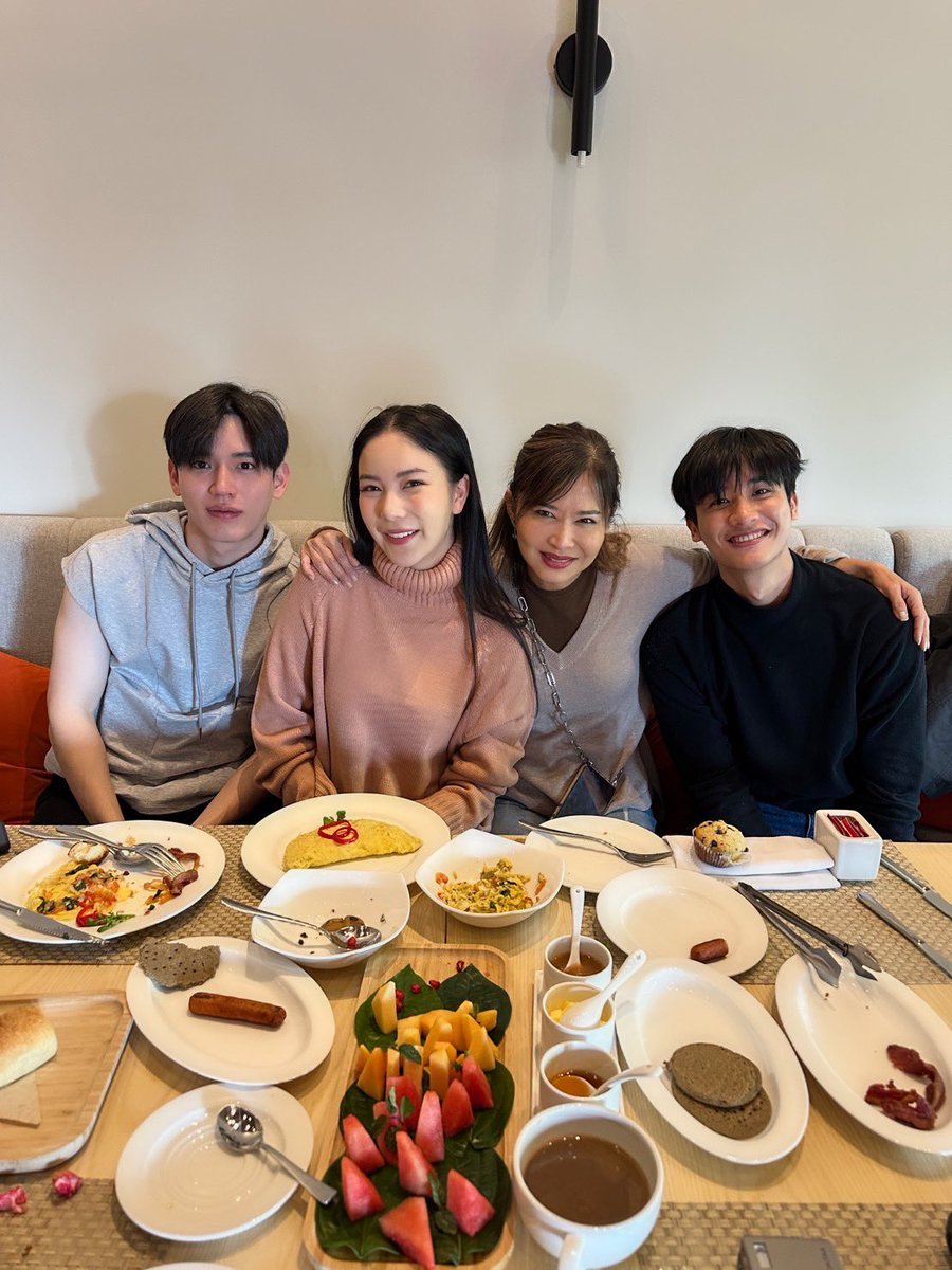 Annmarcompro's tweet photo. เด็ก ๆ น่ารักทุกคน ♥️ #Newwiee #Tawan_V #MookWorranit #เตนิว @tourismbhutan https://t.co/46G154ewQC