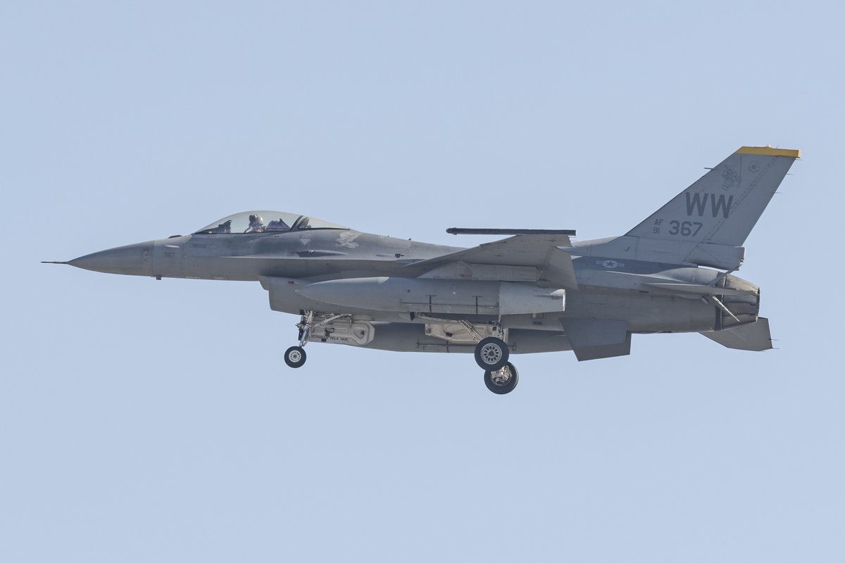Golf9Photos's tweet photo. It was backlight, but it's good to be able to shoot😁
F-16CM 91-0367/WW 14FS 35FW
#AvGeek #F16 #Samurai #sword01 #yokota #aviation #aviationphotography #Planespotting https://t.co/hR8h8QzpMp