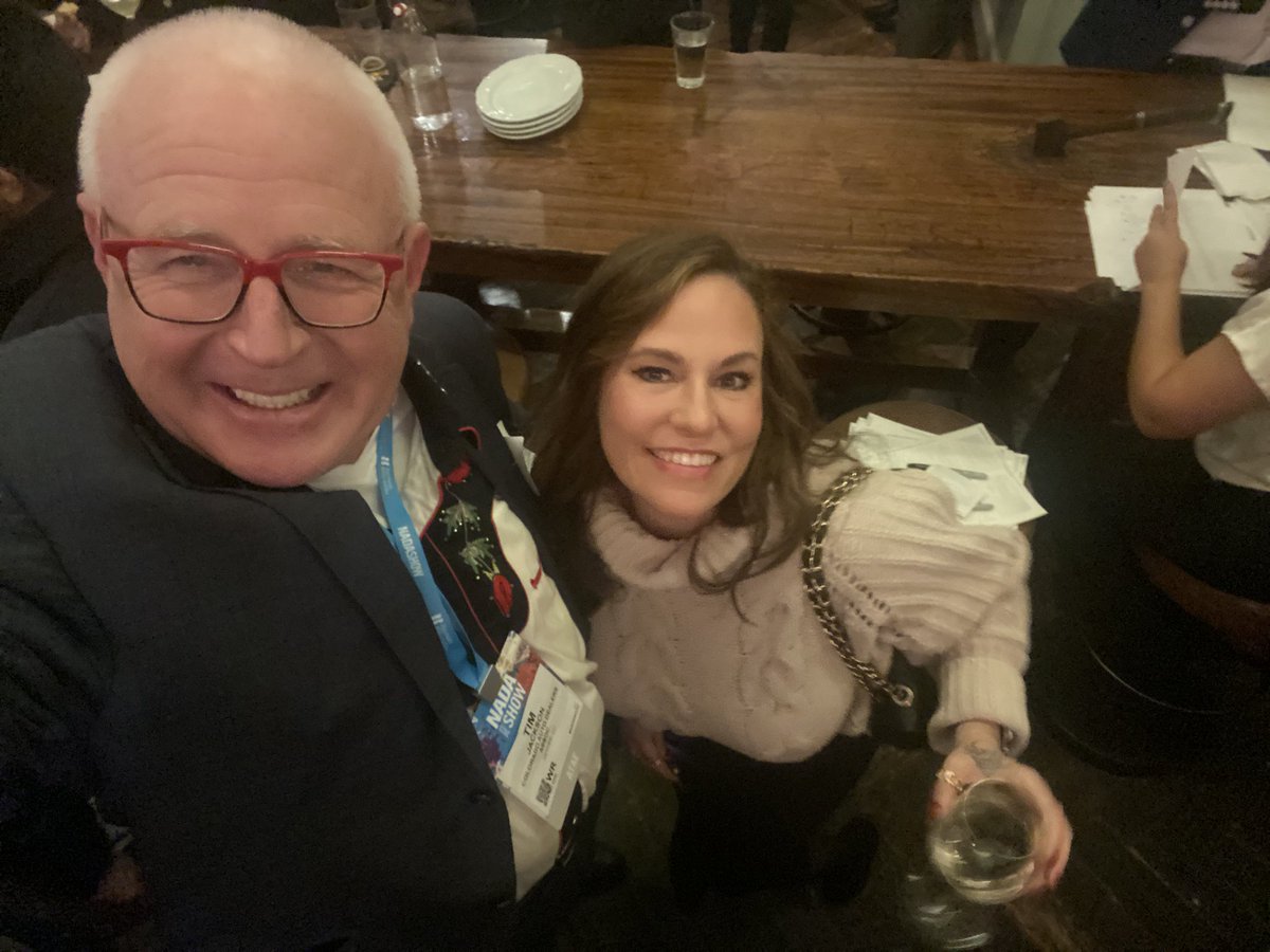 TimWJackson's tweet photo. You have to admit @garymmay that @April_Rain got you pretty good 🤣🤣🤣🤣🤣🤣🤣🤣 #SlapOnTheBack https://t.co/mR9LizykrC