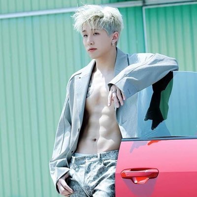_HappyA's tweet photo. Anong nangyayari? Wala naman masyado HAHAHA. HAPPY BIRTHDAY sa pinakawisdomous na noona ng @ArohaNoonaClub 💜✨ Love you Mom Jen! @jdmjinroha 🎂❤️ #HappyJENday #진진 #NewProfilePic https://t.co/pabMVo7yd2