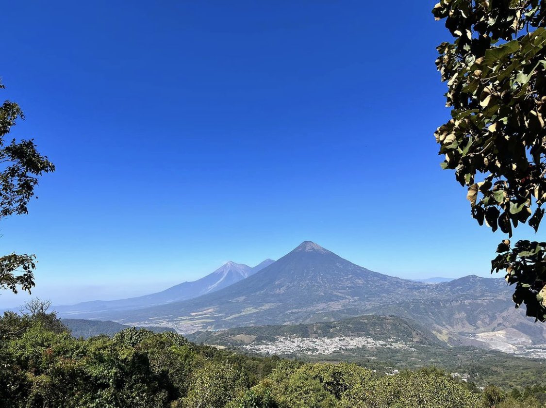 I present (again) the prettiest country in the world…my Guatemala (Guate like we Chapinos say 🇬🇹💙🤍💙) @MendozaLadd @JuanECorral @thomaskroner @KMonkemuller @hugolpinillos @VisitGuatemala @lukens_f @josefaustorp @GregorioUrruela @Briancampbellj   #Guatemala #soy502 #volcan