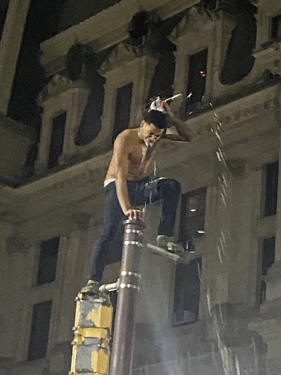 dilfndooblover's tweet photo. broad street bud light #Philly #PhiladelphiaEagles #FlyEagles https://t.co/FziuTN4qrp