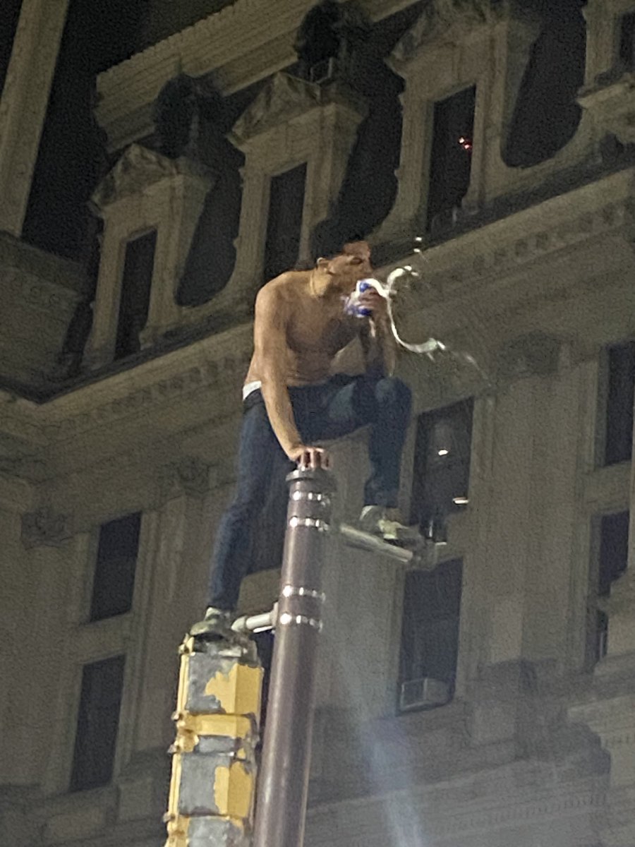 dilfndooblover's tweet photo. broad street bud light #Philly #PhiladelphiaEagles #FlyEagles https://t.co/FziuTN4qrp