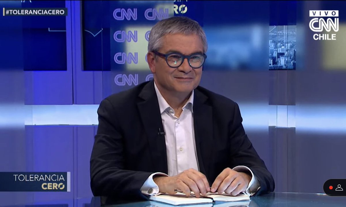 Las corbatas de Mario Marcel tweet media