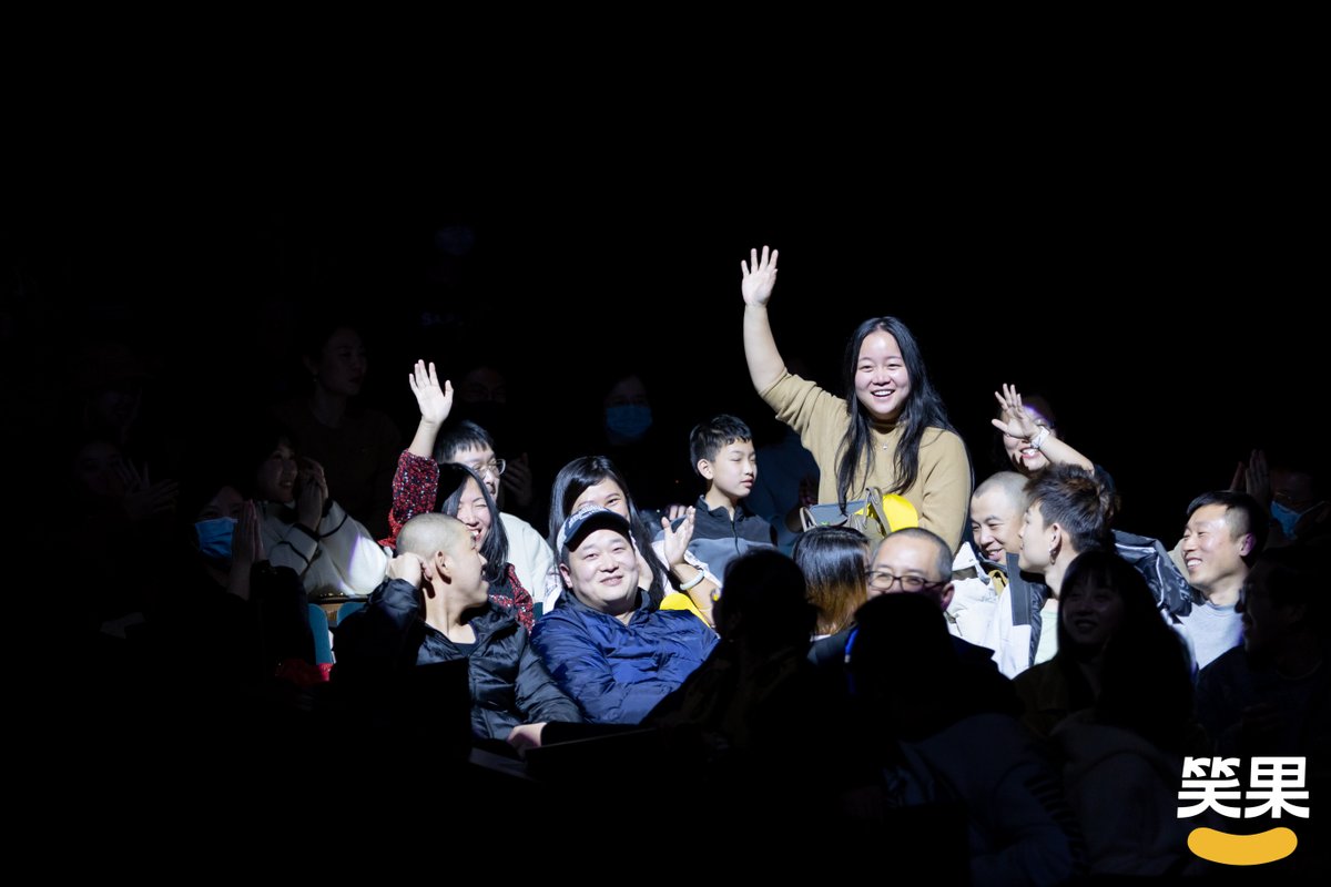 yicaichina's tweet photo. #Xiaoguo Comedy brought its tour to North America for the first time on Jan. 27, playing to a full house of 2,000 people to celebrate the #ChineseNewYear at the @McCawHall, Seattle. Stand-up comedians such as Li Dan and Cheng Lu left the audience in fits of laughter. #ShanghaiCNY https://t.co/zrCtouk5vz
