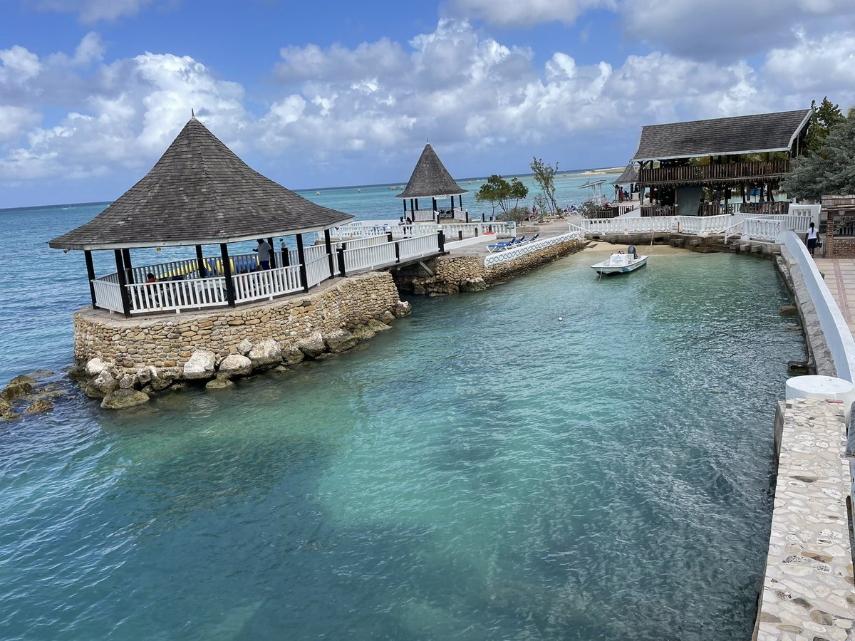 Wonderful to be in my home from home <a href="/SeaGardenJa/">SeaGarden Jamaica</a> donating kit to kids…