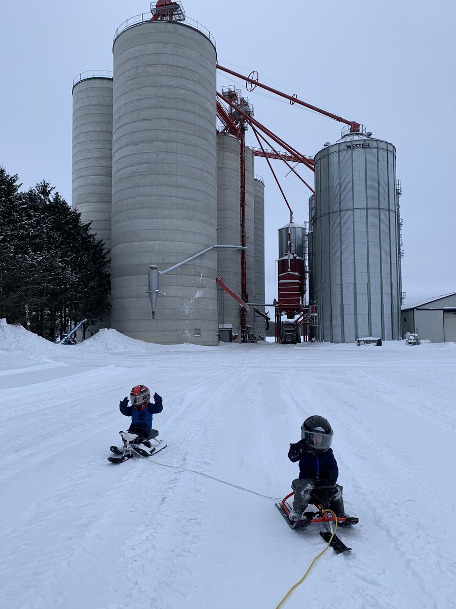 AshlinMann's tweet photo. Dads away, the kids and I will play #freshsnow @Rolling_Acres https://t.co/gmV7ERfySt