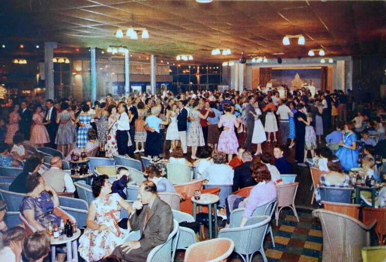 The Ballroom at Warners Holiday Camp, Sheppey, late 50s. Loving the posh frocks and colourful Lloyd Loom chairs.
#postcardoftheday