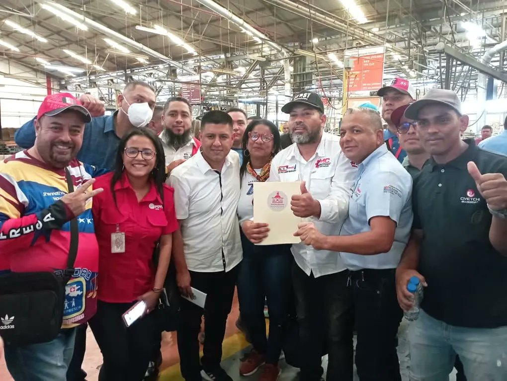 JosBricFUNTBCAC's tweet photo. 28Ene2023. La Clase Obrera Nacional construyendo y concientizando una visión transversal Productiva para la Defensa Integral de Venezuela 🇻🇪 acompañando el Parlamentarismo de calle con las 7 Líneas de Trabajo 2023
@NicolasMaduro 
@cbolivariana 
@FUNTTBCCAC_VZLA 
@miliciaobrera https://t.co/yhYXSCzwtx