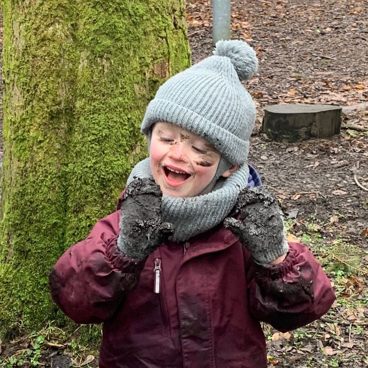 WildChildF0rest's tweet photo. Squelchy muddy smiley children - how happy are they playing in mud and at the forest mud kitchen making pizzas and burgers?! #mudkitchen https://t.co/sp8pM2m40F