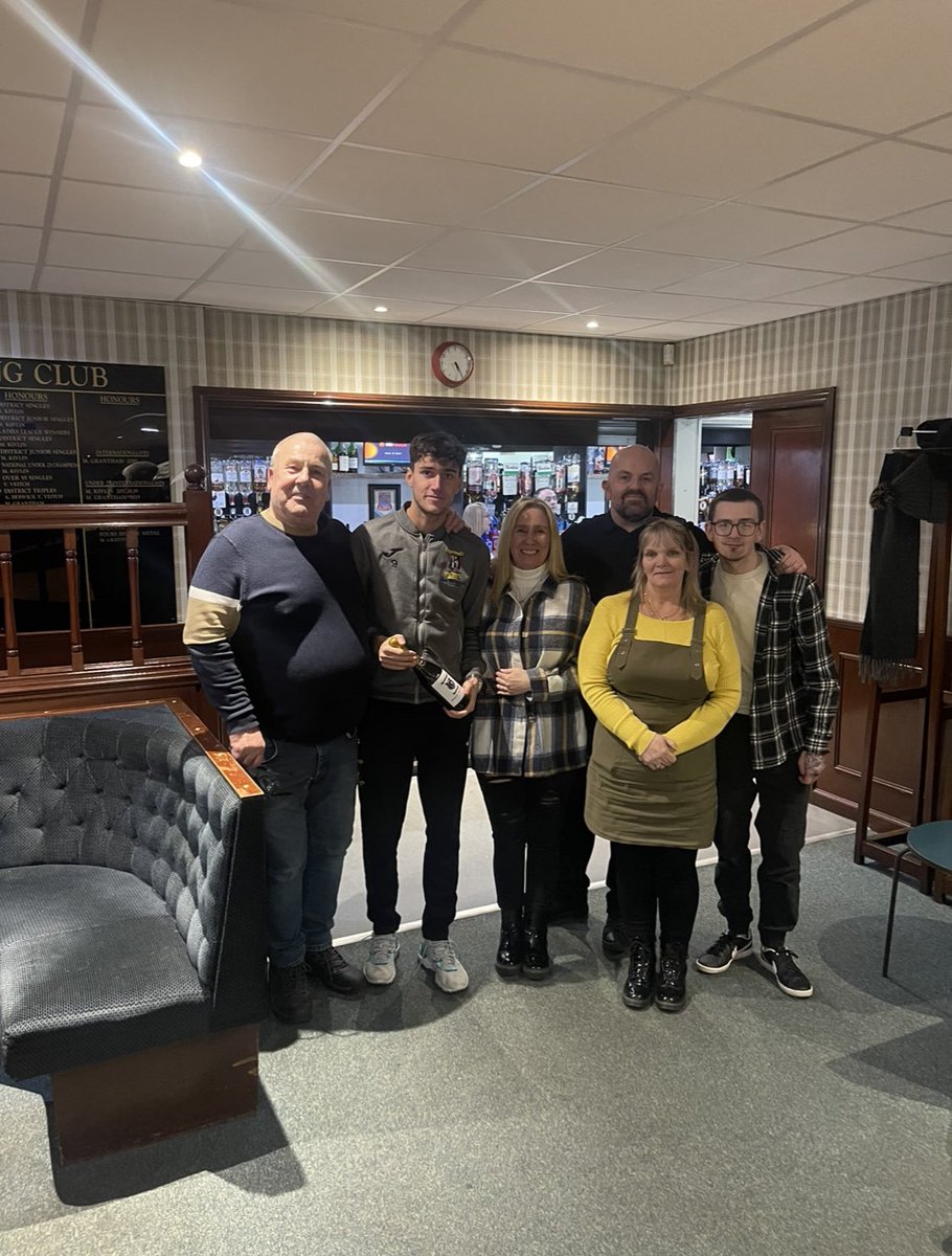 Aiden receiving MOTM after his superb display and 2 goals. Thanks to Bob Blyth match sponsor and the rest of the gang for their support.👏🏻