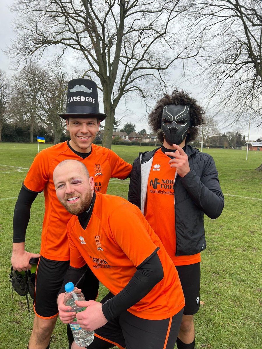 3 things we know,
<a href="/CodyRhodes/">Cody Rhodes</a> and <a href="/RheaRipley_WWE/">RheaRipley_WWE</a> will be <a href="/WrestleMania/">WWE WrestleMania</a> and unsurprisingly we will be in the hat for the Quarters winning 3-1 against a stubborn <a href="/themiddlegreen/">The Middle Green FC</a>
Summed up perfectly with the picture!!
#upthe🎩