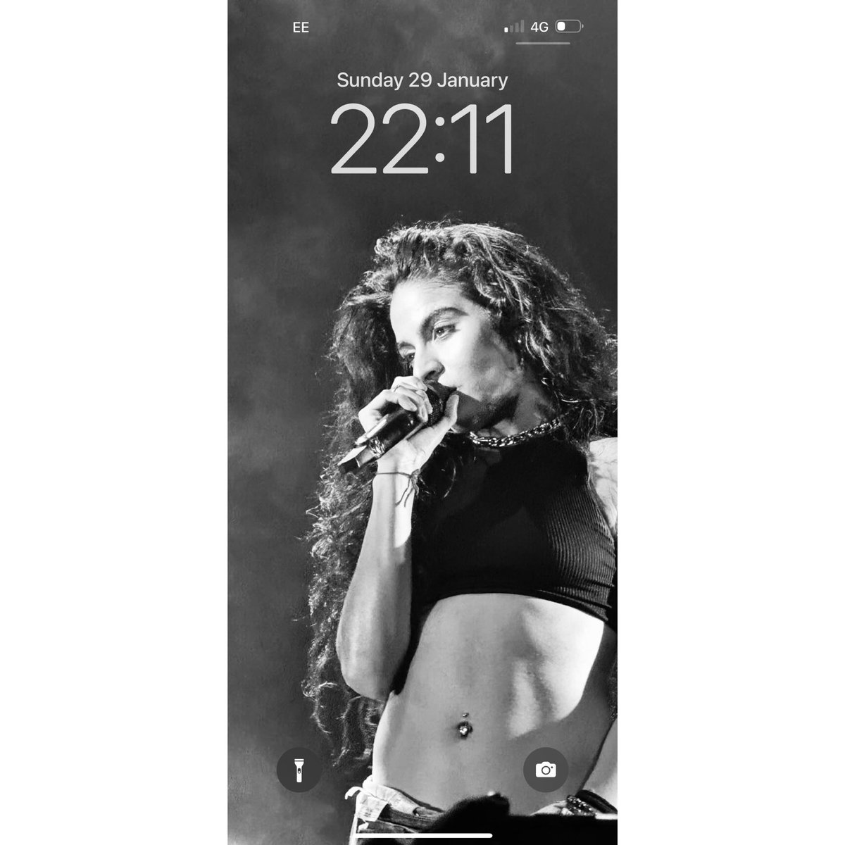 aliciajane94's tweet photo. I am OBSESSED with my new wallpaper ๐ฅต #JessieReyez #YESSIETour @Jessiereyez https://t.co/N9BT9mCAXA