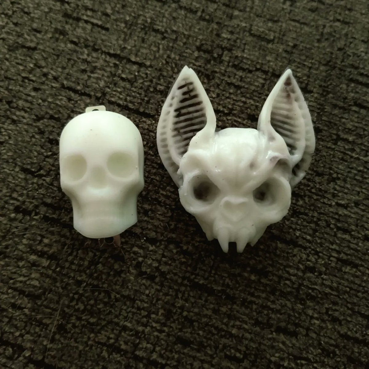HorrorChic13's tweet photo. I made glow in the dark hair clips! #gothic #glowinthedark #skull #batskull #handmade #resin https://t.co/wYVuqQ9BRg