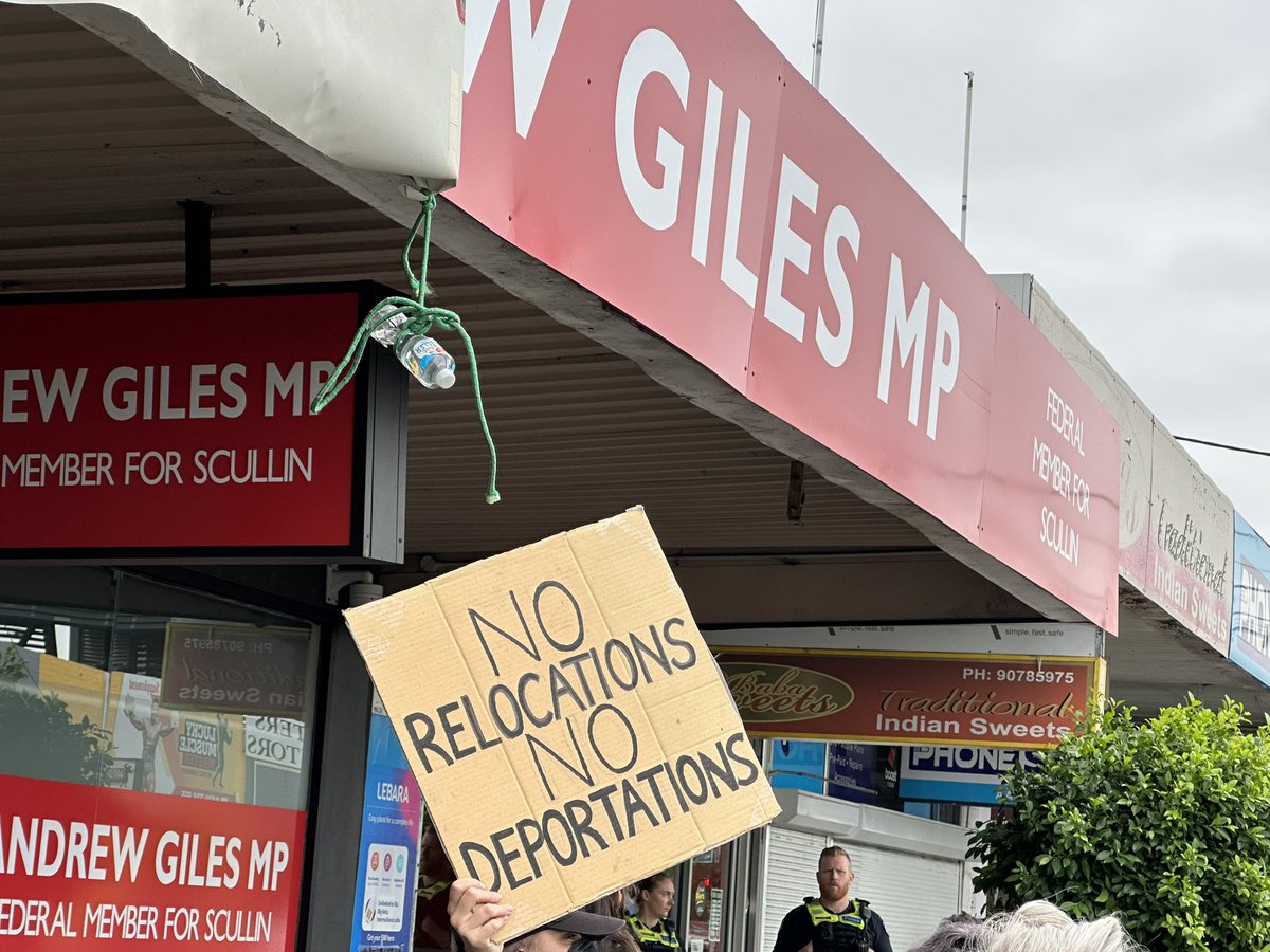 akaWACA's tweet photo. With this Government it appears the lights are on but nobody is home @andrewjgiles #SameShitDifferentGovernment #EndDetention #permanentprotectionnow #CloseTheCamps #BringThemHere #LetThemStay https://t.co/GInyUmbUHA