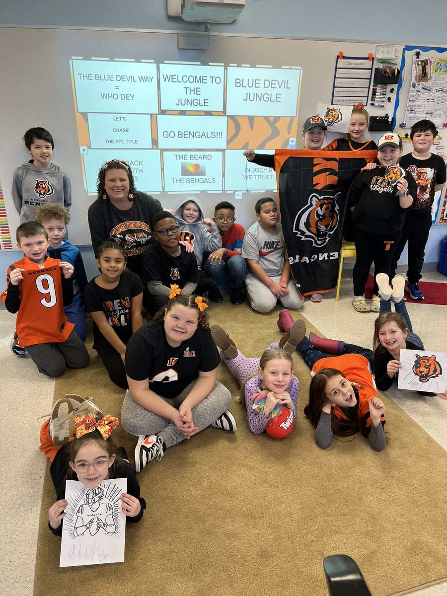 Thank you @FaulknerGarey for joining us on Fri-DEY!! Reading Elementary students and staff were so excited to have you help us give a big WHO DEY to our Cincinnati Bengals!! 🧡🏈🖤👏🏻🐅 #RuleYourSchool #showyourstripes #bluedevilpride <a href="/Bengals/">Cincinnati Bengals</a> <a href="/ReadingCSD/">Reading Schools</a> <a href="/MrsEGrade3/">Jeni Ernsthausen</a>