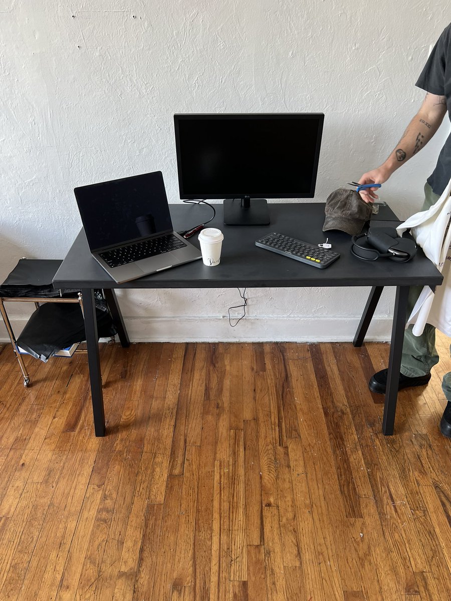 enoknorv's tweet photo. Concrete desk(s) and lamp commissioned for Pearled Ivory https://t.co/B8yPLxm6Nh